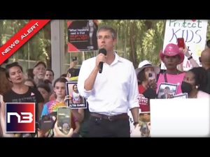 Read more about the article Beto O’Rourke Seen RABBLE ROUSING Outside NRA Convention, Immediately Eats Own Shoe