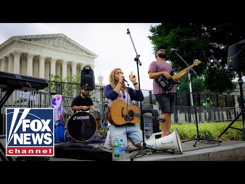 You are currently viewing Sean Feucht leads worship outside Supreme Court after historic abortion ruling