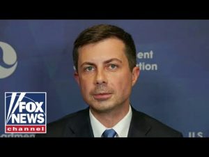 Read more about the article Buttigieg pressed on travel cancelations, delays after tumultuous 4th of July weekend