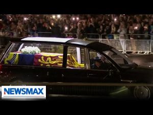 Read more about the article WATCH: Queen Elizabeth II’s casket arrives at Buckingham Palace