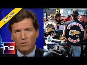 Read more about the article Tucker Carlson Shows Up At Funeral And Delivers Powerful Tribute For Hells Angels Founder