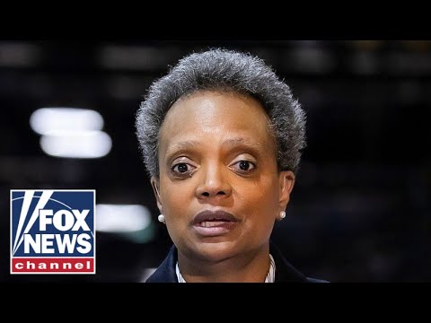 You are currently viewing Lori Lightfoot slams Greg Abbott’s busing of migrants despite ‘sanctuary city’ status