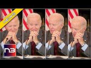 Read more about the article Biden CAUGHT SMIRKING As His GOONS Shut Out Reporters From Asking Critical Questions