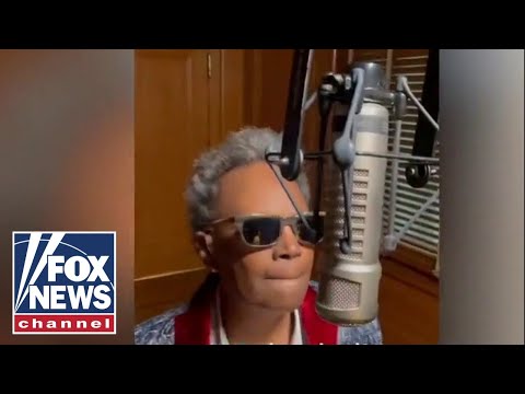 You are currently viewing Lori Lightfoot sings TikTok karaoke amid crime surge