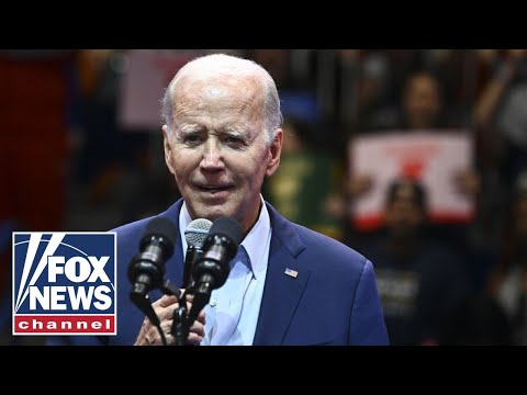 You are currently viewing Biden caught with another cheat sheet amid 2024 concerns