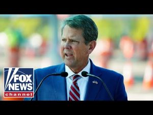 Read more about the article Gov. Kemp holds bus tour stop with Arizona Gov. Ducey