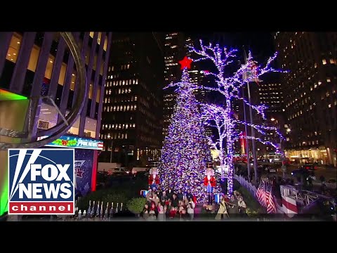 You are currently viewing Fox News’ ‘All-American’ Christmas Tree lights up