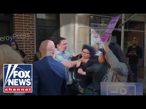 You are currently viewing Lee Zeldin supporter choked by man at Hochul rally