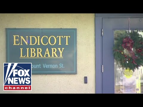 You are currently viewing Massachusetts library patrons slam latest shots in ‘War on Christmas’