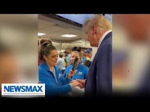 Read more about the article Former President Trump prays with South Carolina restaurant worker | National Report