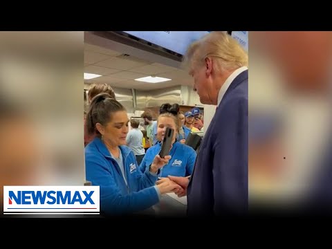 You are currently viewing Former President Trump prays with South Carolina restaurant worker | National Report