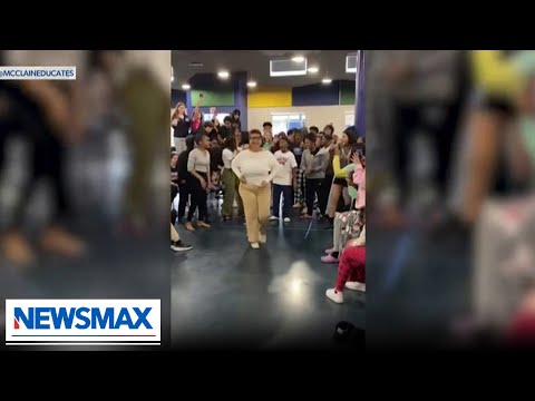 You are currently viewing Florida teacher goes viral for bridging gap with students through dance