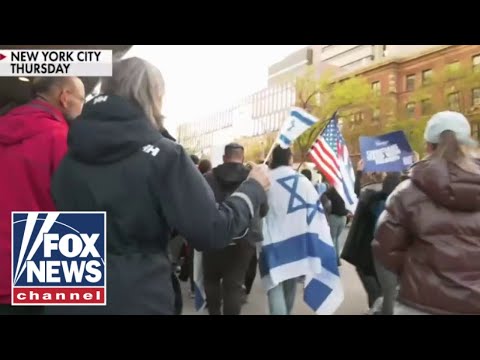 You are currently viewing Students hold pro-Israel march in New York City