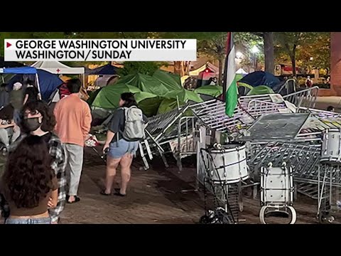 You are currently viewing Protesters at George Washington University tear down police barriers