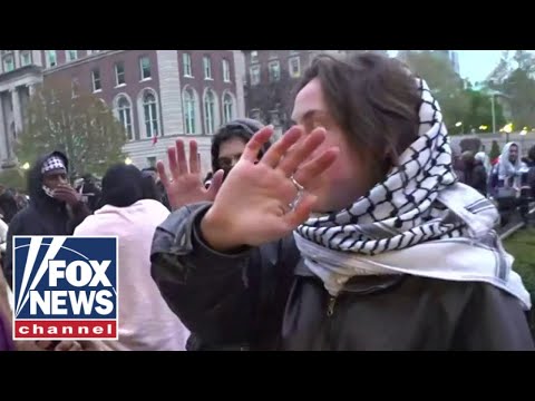 You are currently viewing Anti-Israel protesters at Columbia University refuse to talk to Fox News