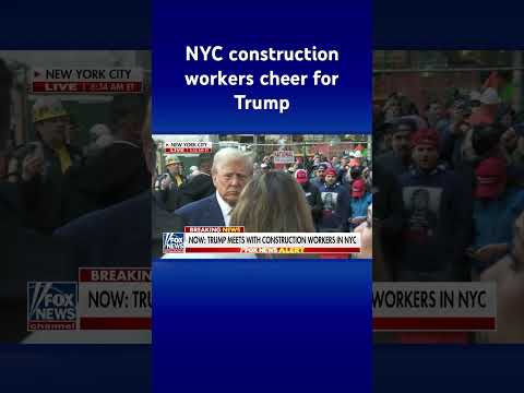 You are currently viewing Crowd ERUPTS as Trump visits NYC construction workers #shorts