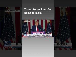 Read more about the article Trump addresses heckler: Your mom is ‘going to be angry’! #shorts