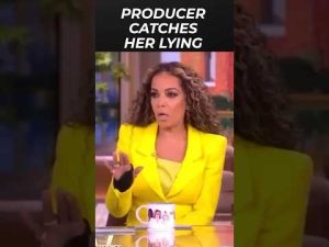 Read more about the article ‘The View’s’ Sunny Hostin’s Producer Forces Her to Correct Lie