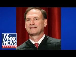 Read more about the article Justice Alito triggers backlash for flying Appeal to Heaven flag