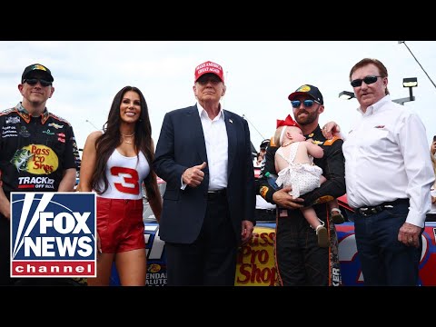 You are currently viewing Trump gets roaring reception at NASCAR race