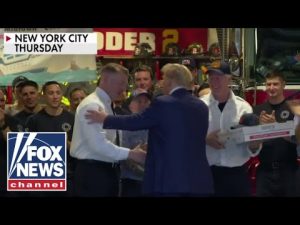 Read more about the article Trump cheered as he delivers pizza to FDNY firehouse