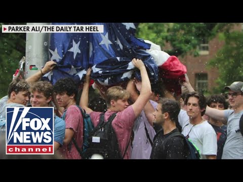 You are currently viewing Country star John Rich reacts to UNC students protecting US flag: They were ‘raised right’