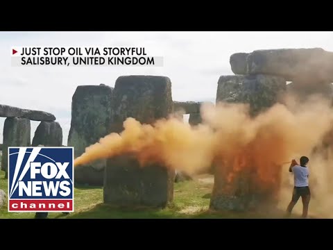 You are currently viewing Climate activists arrested for defacing Stonehenge