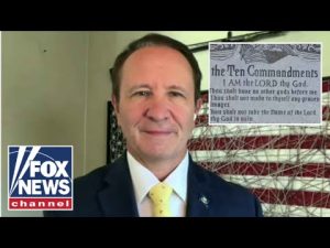 Read more about the article Gov. Jeff Landry defends displaying the 10 Commandments in Louisiana schools