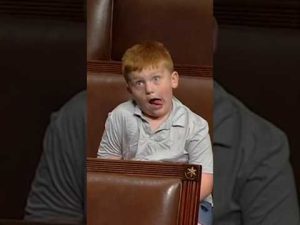 Read more about the article Congressman’s son steals the spotlight on House floor with silly facial expressions #shorts