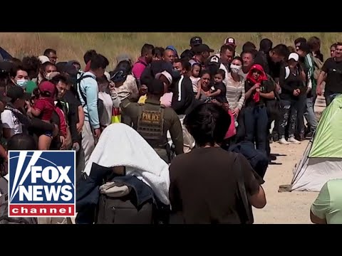 You are currently viewing Reporter witnesses mass releases of migrants into San Diego