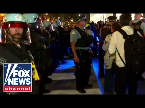 You are currently viewing Confrontation breaks out between protesters and police at the DNC