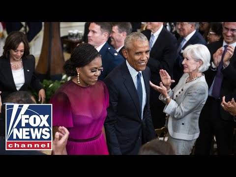 You are currently viewing Barack and Michelle Obama speak on night two of DNC