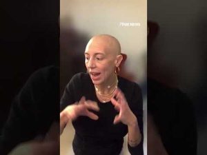 Read more about the article Woman living with alopecia reacts to 4B movement