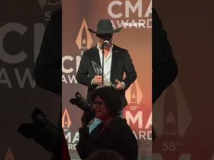 Read more about the article Cody Johnson says he owes his success to his wife after winning Album of the Year at the CMAs