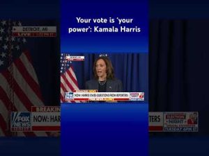 Read more about the article Kamala Harris takes questions from reporters in brief gaggle #shorts