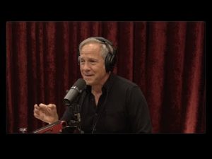 Read more about the article Joe Rogan Experience #2235 – Mike Rowe