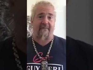 Read more about the article Guy Fieri says he’s thankful for his family after losing his dad to pancreatic cancer this year.