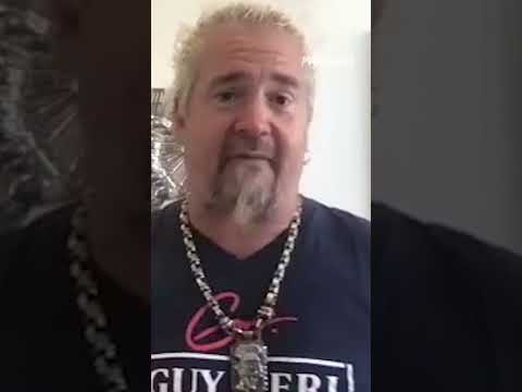 You are currently viewing Guy Fieri says he’s thankful for his family after losing his dad to pancreatic cancer this year.