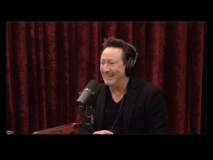 Read more about the article Joe Rogan Experience #2243 – Julian Lennon