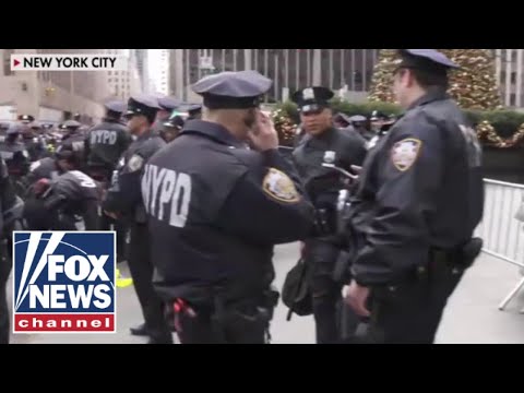 You are currently viewing Ex-NYPD official on public safety measures ahead of New Years Eve ball drop