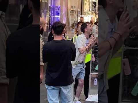 You are currently viewing Man gets tongue stuck on ice block at mall