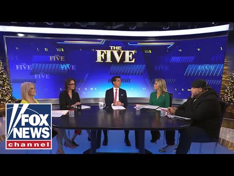 You are currently viewing ‘The Five’: Biden launches a border wall fire sale