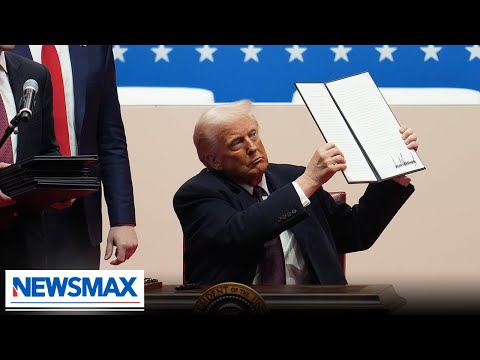 Read more about the article President Trump signs executive orders at Inauguration Parade