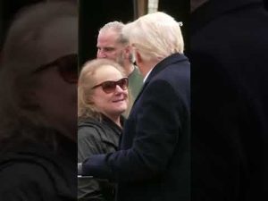 Read more about the article North Carolina woman hugs President Trump and thanks him for visiting