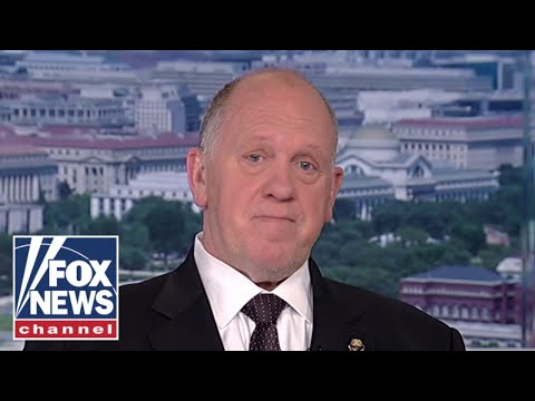 You are currently viewing Tom Homan shuts down rumors ICE went to a school: ‘Put fear in the community’