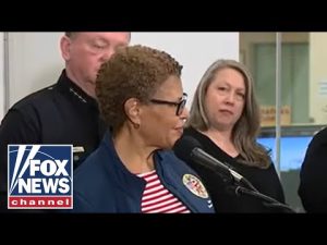 Read more about the article LA Mayor Karen Bass holds presser addressing California wildfires