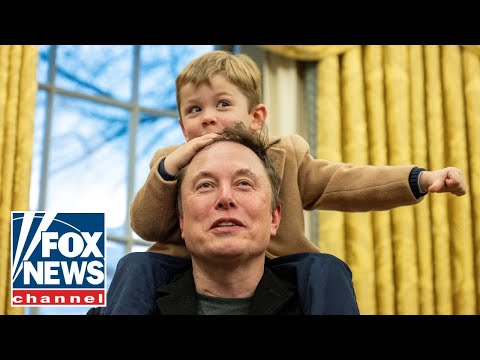 You are currently viewing ‘X’-TREME CUTENESS: Watch Elon Musk’s youngest son steal the show as Trump signs executive orders